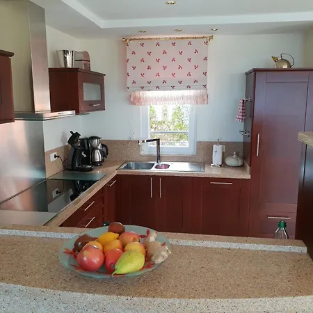 בית נופש Strelitzia Mit Balkon Und Meerblick אדחה